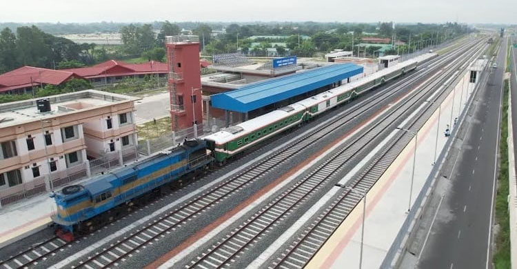 ট্রেনের ভাড়া কমলো ১১৫ টাকা